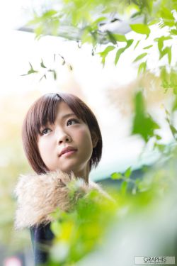 享受两个骚逼的口活服务