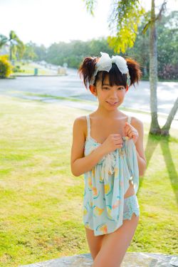 享受两个骚逼的口活服务